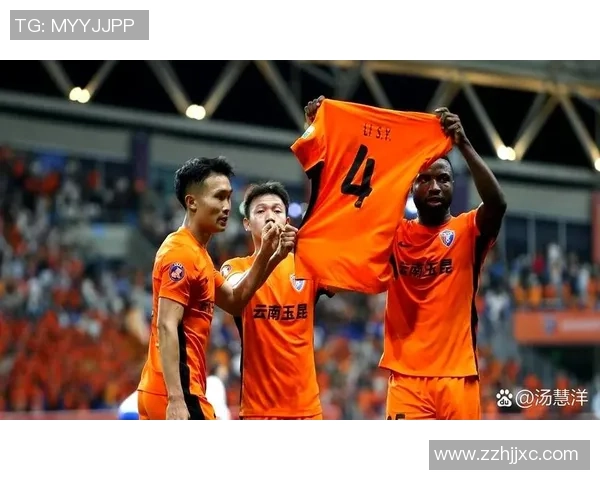 感动球迷心灵的足球巨星故事:从绿茵场到观众席的真情互动 感动球迷心灵的足球巨星故事:从绿茵场到观众席的真情互动